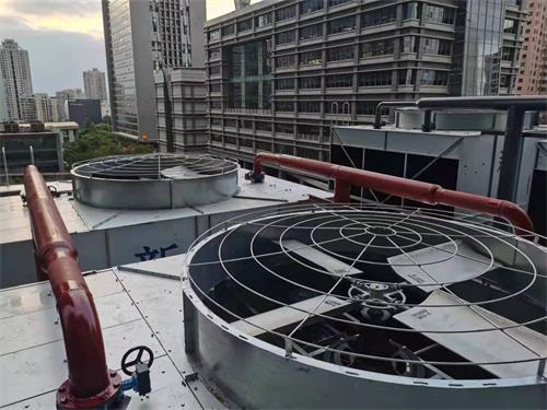 封闭式冷却塔和开放式冷却塔之间的性能比较(常见冷